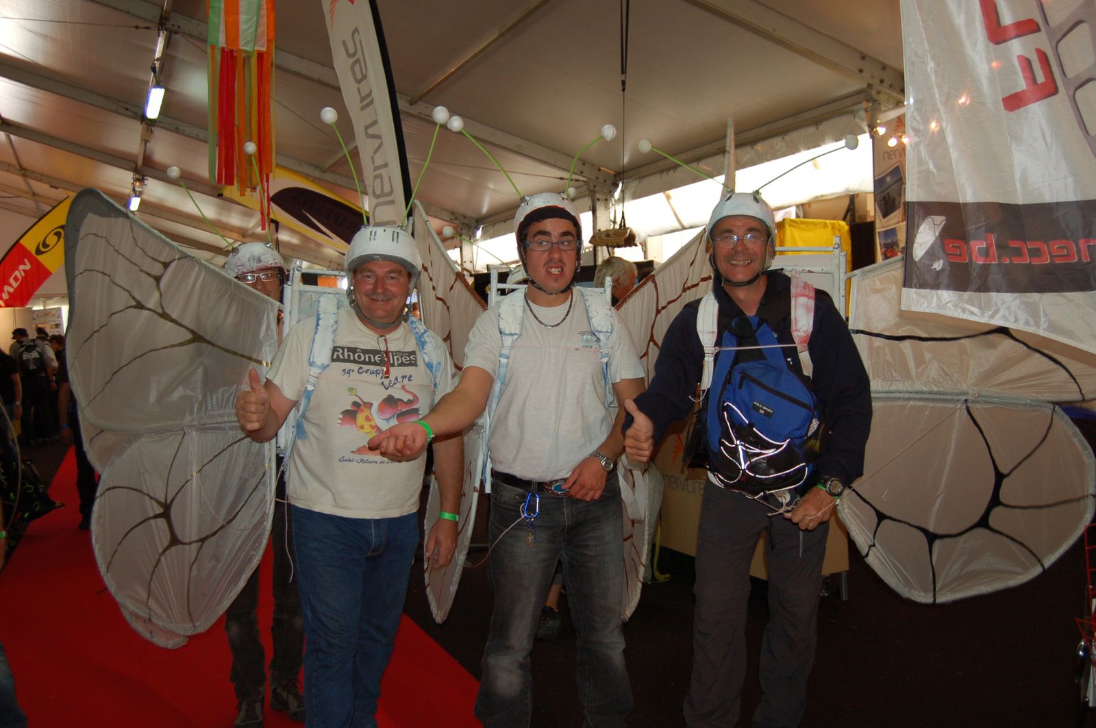 Image Parade dans St Hilaire et les stands à la 40ème Coupe Icare