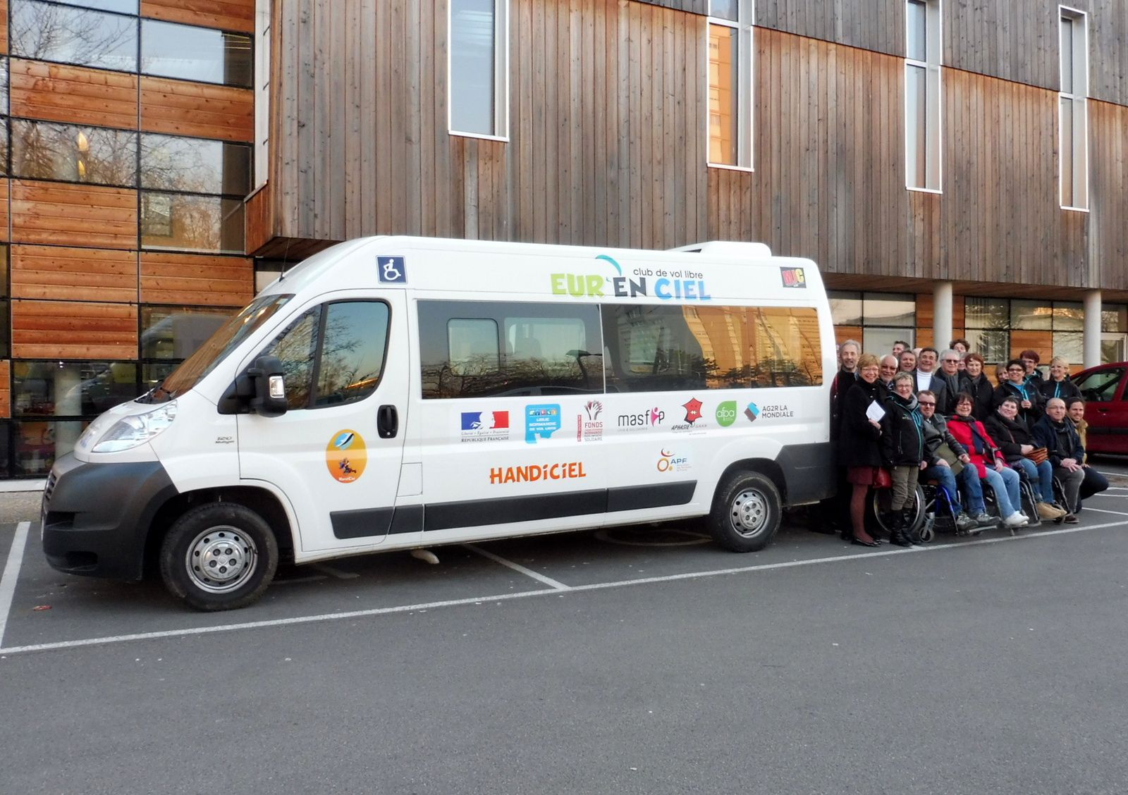 Image Inauguration Minibus Handiciel